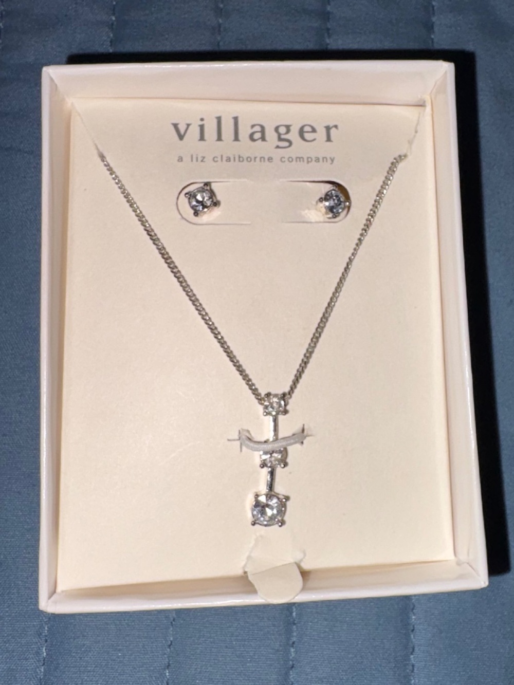 Liz claiborne necklace and earings